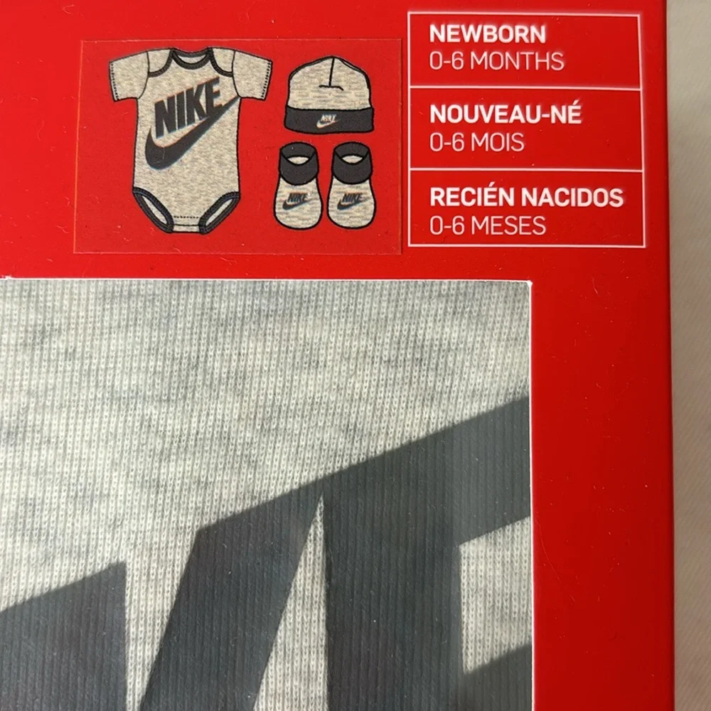 NEW IN BOX  Nike 3 piece newborn onesie beanie and matching sock booties